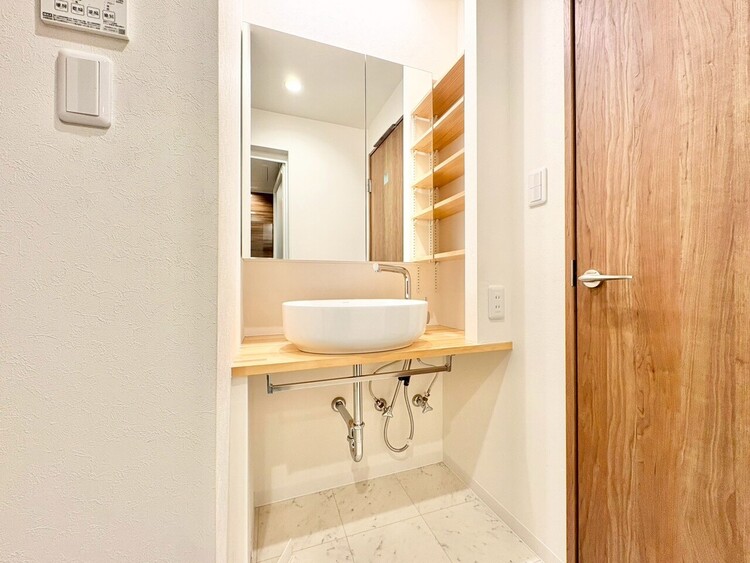 洗面 何かと物が増える場所だからこそ、スッキリと見映えの良い空間に。