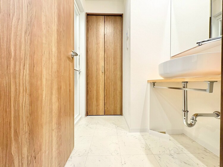 洗面 清潔感と心地よさを重視した、上質感漂うパウダールーム。