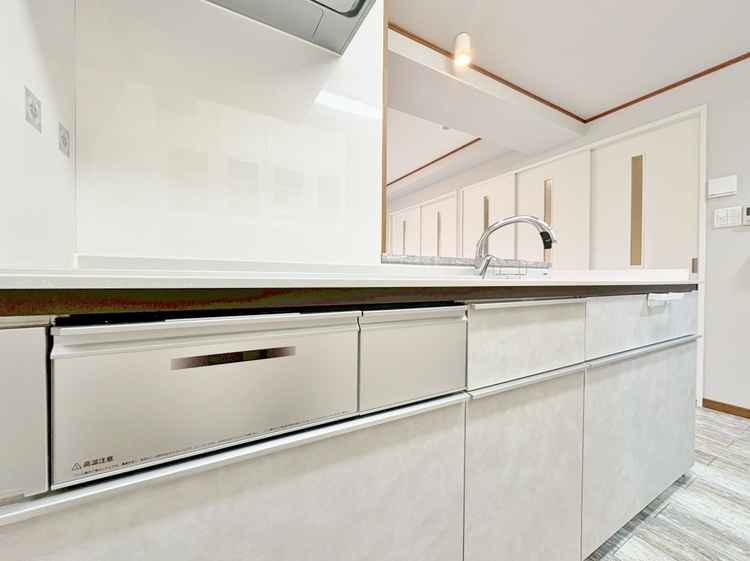 キッチン スマートな意匠と充実の機能を備えたキッチンが、暮らしにおいしい彩りを添えます。