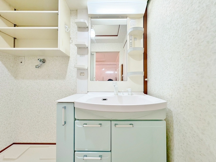 洗面 何かと物が増える場所だからこそ、スッキリと見映えの良い空間に。