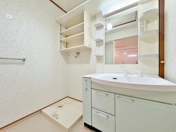 洗面 清潔感と心地よさを重視した、上質感漂うパウダールーム。