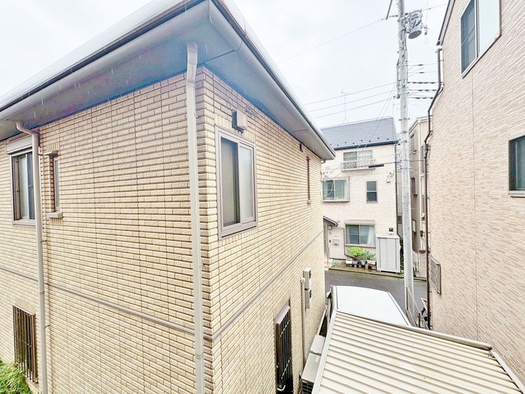 バルコニー 窓を開けると広がる青空。心をリフレッシュして日々を過ごしていきましょう。