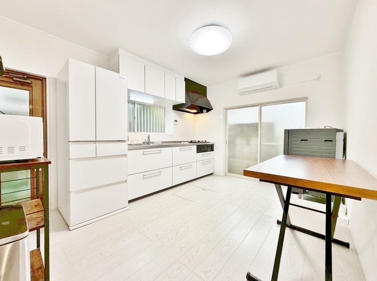 居間 忙しく過ぎゆく日常を置き去るほど、ゆったりした時間が流れるリビング。