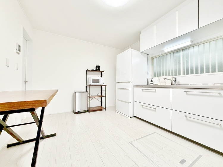 居間 飾り過ぎないシンプルな内装と偏り過ぎないデザインで統一しました。