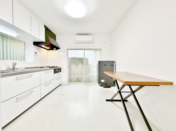 居間 快適に過ごす毎日を求めて、暮らしの中でご自身の「マイホーム」に創り上げてください。