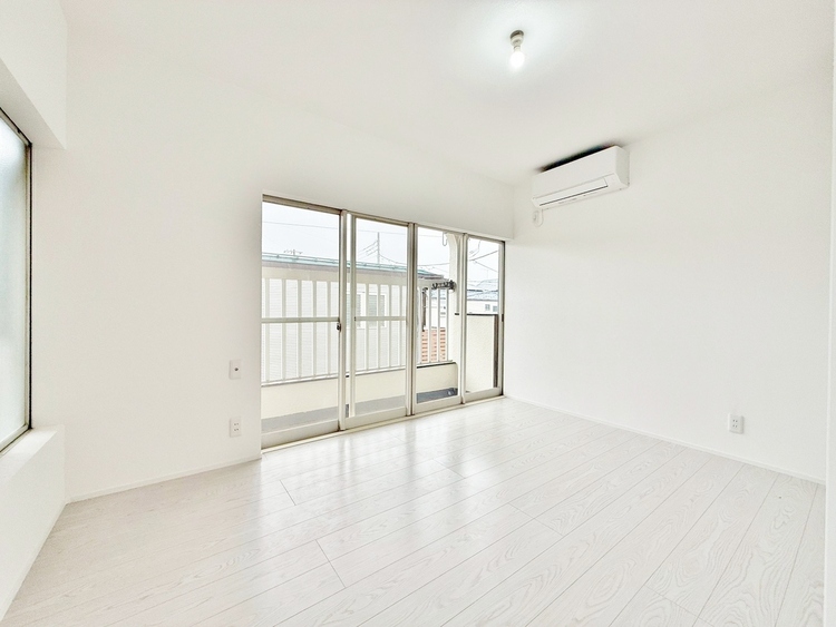 子供部屋 暖かいひだまりを全身で感じ取れる室内。光あふれる空間で子育てをする喜び。