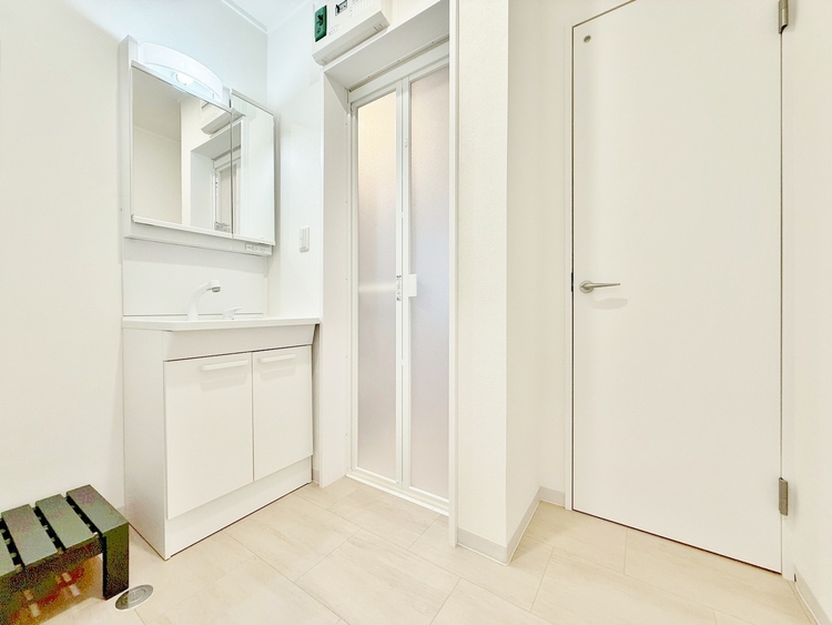 洗面 清潔感と心地よさを重視した、上質感漂うパウダールーム。