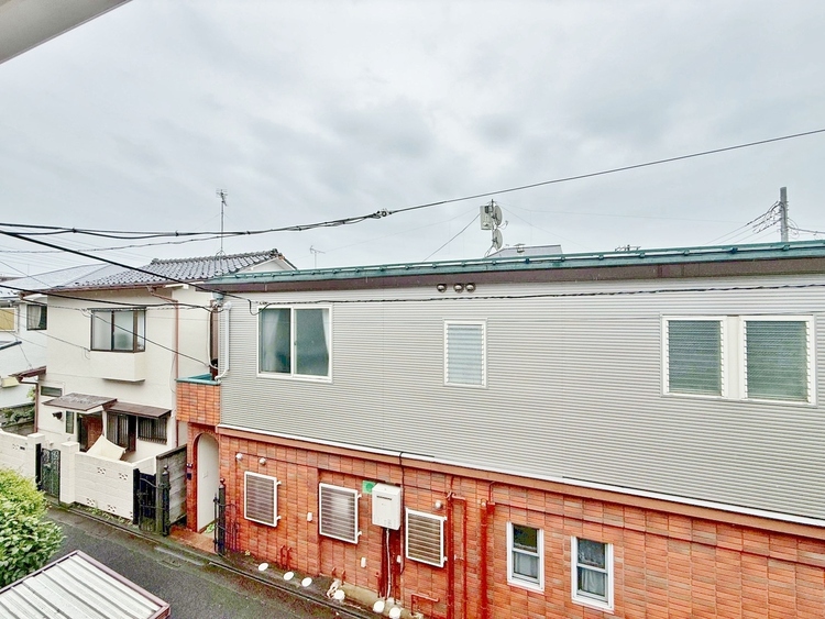 バルコニー 窓を開けると広がる青空。心をリフレッシュして日々を過ごしていきましょう。