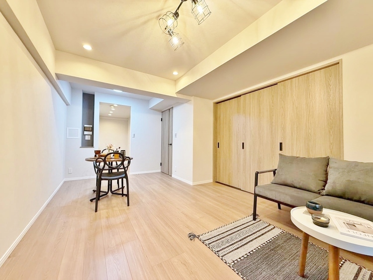 居間 快適に過ごす毎日を求めて、暮らしの中でご自身の「マイホーム」に創り上げてください。