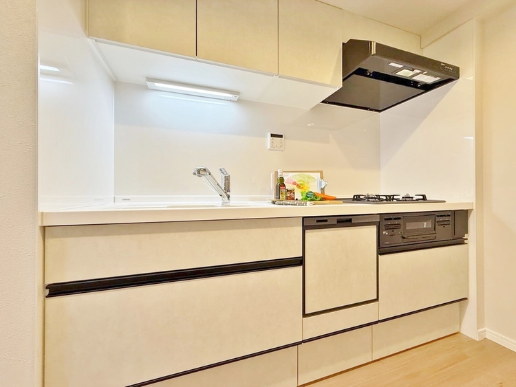 キッチン スマートな意匠と充実の機能を備えたキッチンが、暮らしにおいしい彩りを添えます。