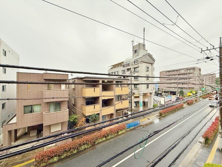 バルコニー 頬をなでる、優しい風を感じることが出来ます。