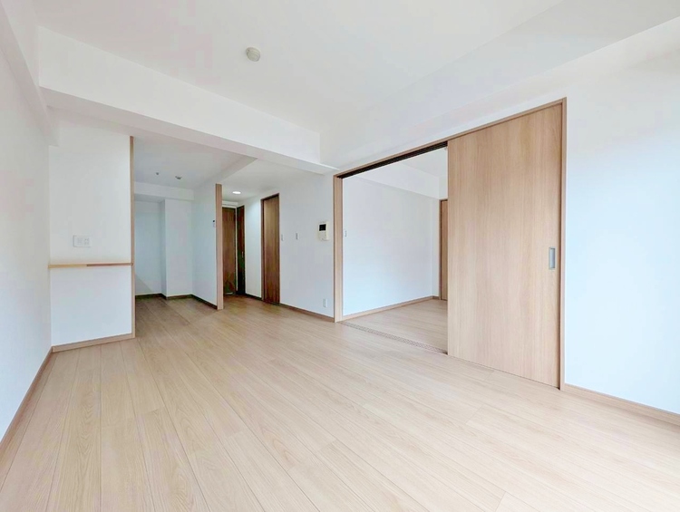 居間 居心地の良い空気感は、暮らしのステージを彩り、心からのやすらぎと満足感を与えてくれます。