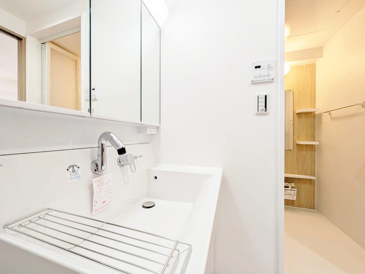 洗面 何かと物が増える場所だからこそ、スッキリと見映えの良い空間に。