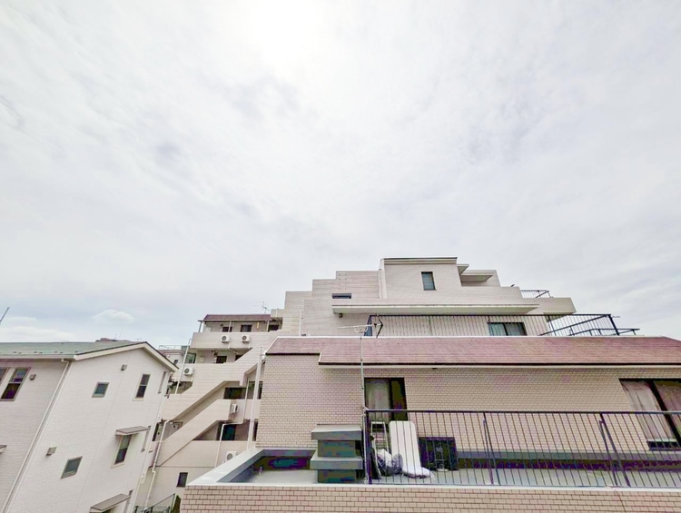 バルコニー 頬をなでる、優しい風を感じることが出来ます。