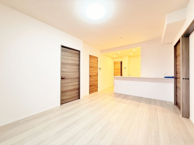 居間 快適に過ごす毎日を求めて、暮らしの中でご自身の「マイホーム」に創り上げてください。