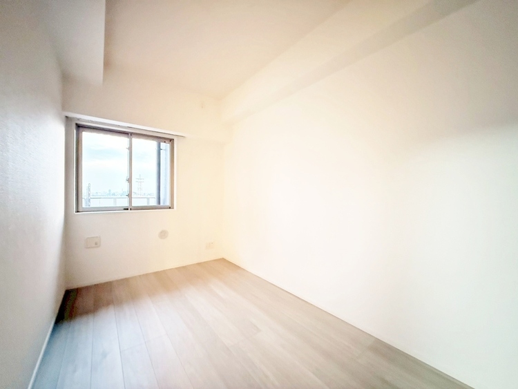 寝室 ベッドも十分に設置するスペースがあります。