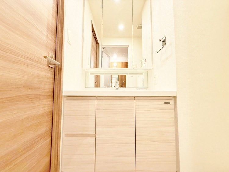 洗面 何かと物が増える場所だからこそ、スッキリと見映えの良い空間に。