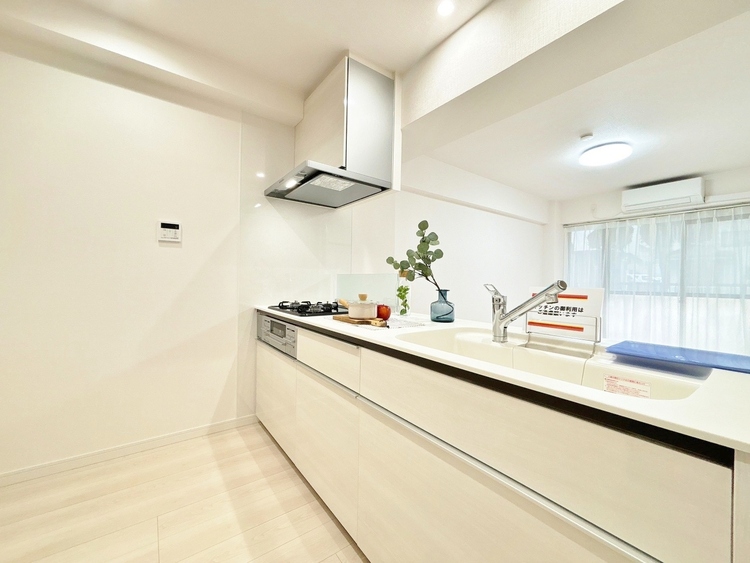 キッチン スマートな意匠と充実の機能を備えたキッチンが、暮らしにおいしい彩りを添えます。