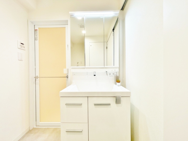 洗面 何かと物が増える場所だからこそ、スッキリと見映えの良い空間に。