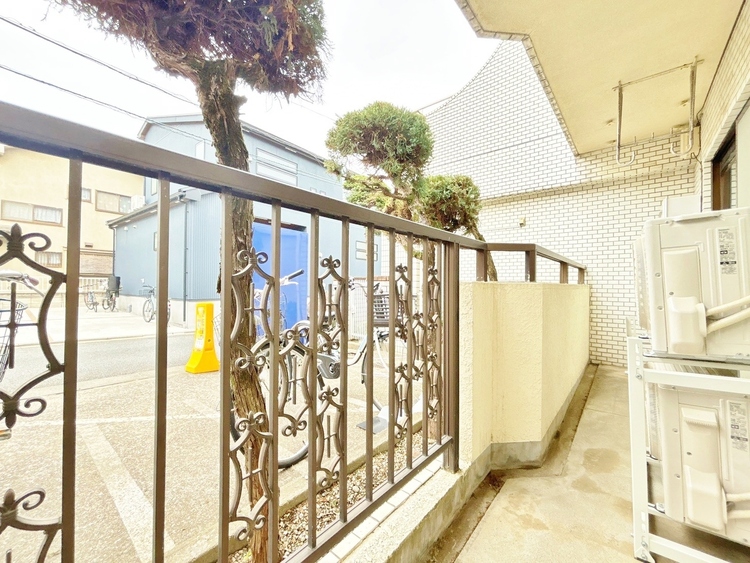 バルコニー 暮らしの中で、光と風を演出してくれるバルコニー。