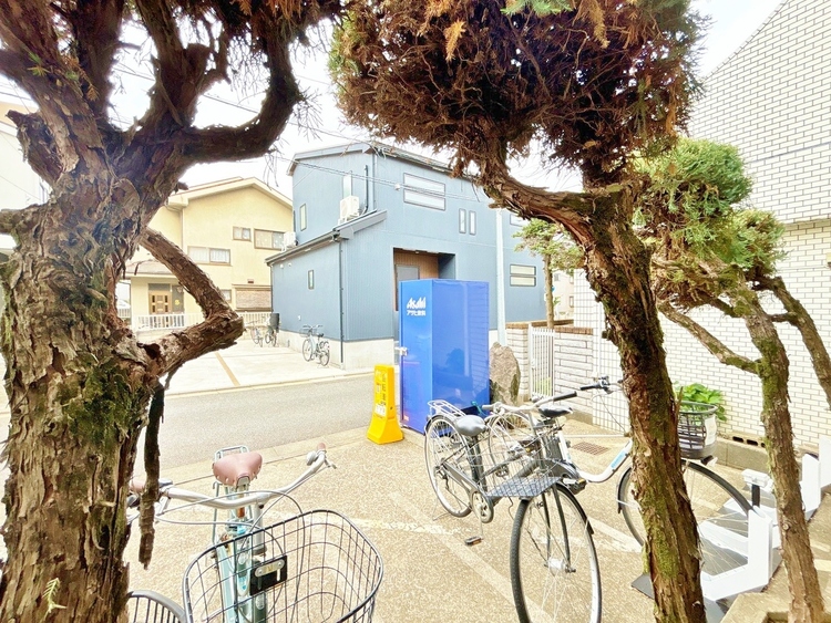 バルコニー 窓を開けると広がる青空。心をリフレッシュして日々を過ごしていきましょう。