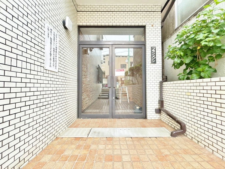 エントランス 外と内をつなぐエントランスは、まさに顔となる場所。