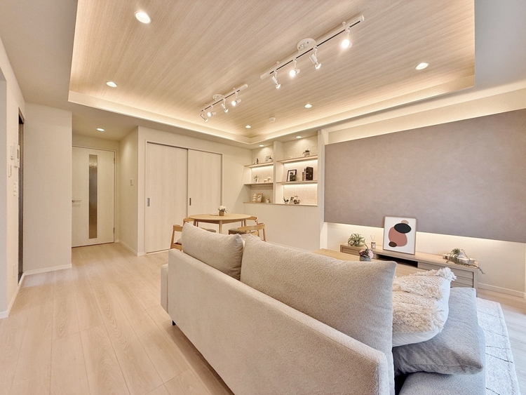 居間 飾り過ぎないシンプルな内装と偏り過ぎないデザインで統一しました。