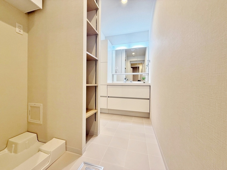 洗面 清潔感と心地よさを重視した、上質感漂うパウダールーム。