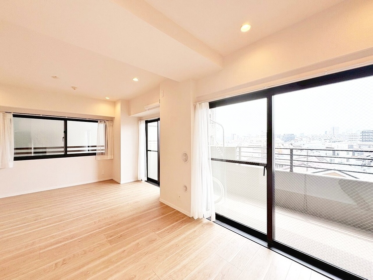 居間 居心地の良い空気感は、暮らしのステージを彩り、心からのやすらぎと満足感を与えてくれます。