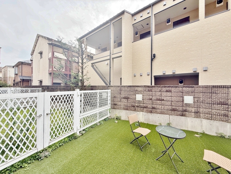 バルコニー 頬をなでる、優しい風を感じることが出来ます。