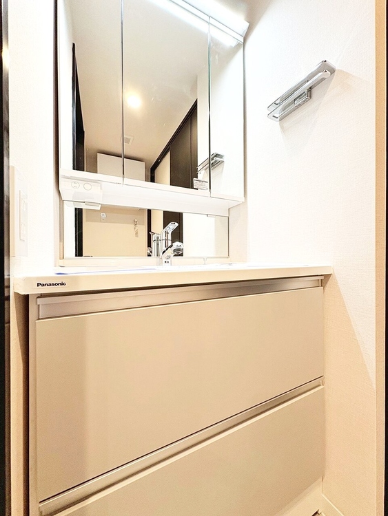 洗面 何かと物が増える場所だからこそ、スッキリと見映えの良い空間に。