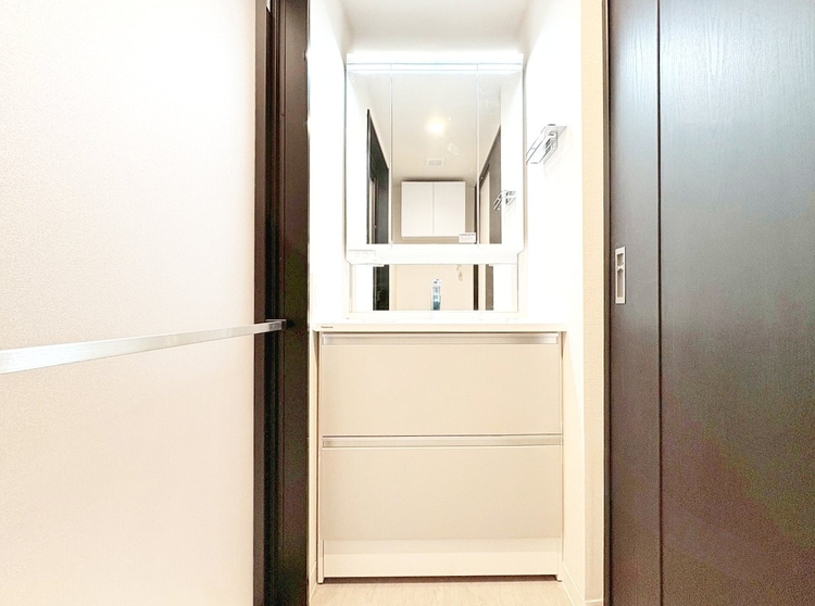 洗面 清潔感と心地よさを重視した、上質感漂うパウダールーム。