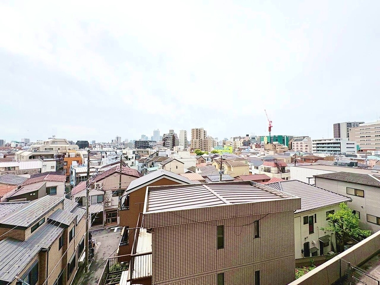 バルコニー 頬をなでる、優しい風を感じることが出来ます。