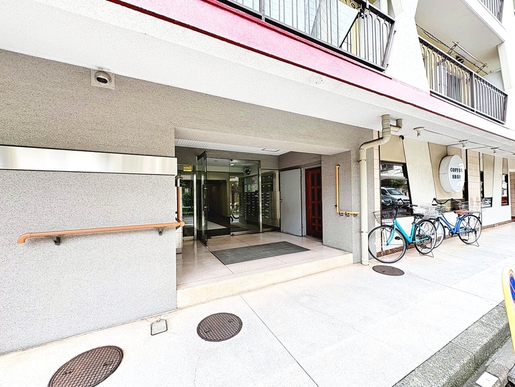 エントランス 外と内をつなぐエントランスは、まさに顔となる場所。