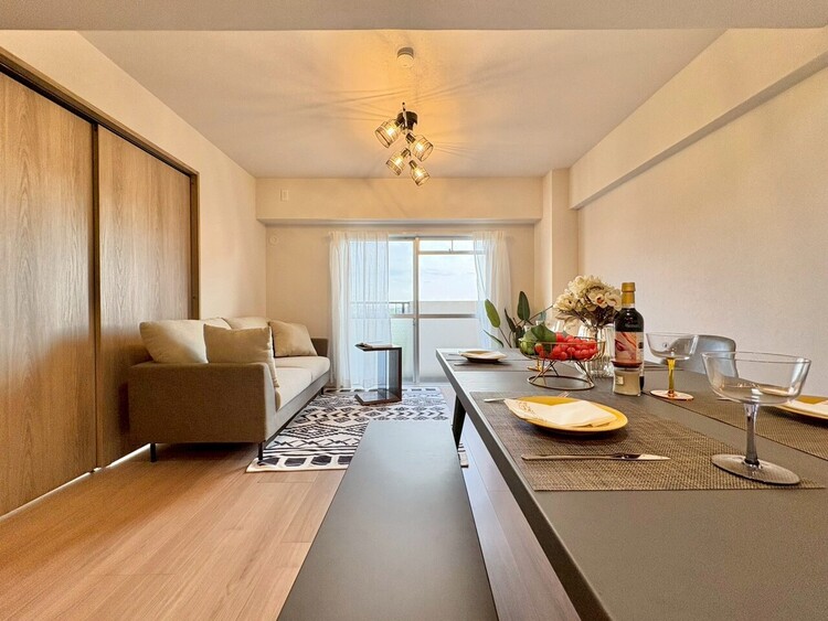 居間 快適に過ごす毎日を求めて、暮らしの中でご自身の「マイホーム」に創り上げてください。