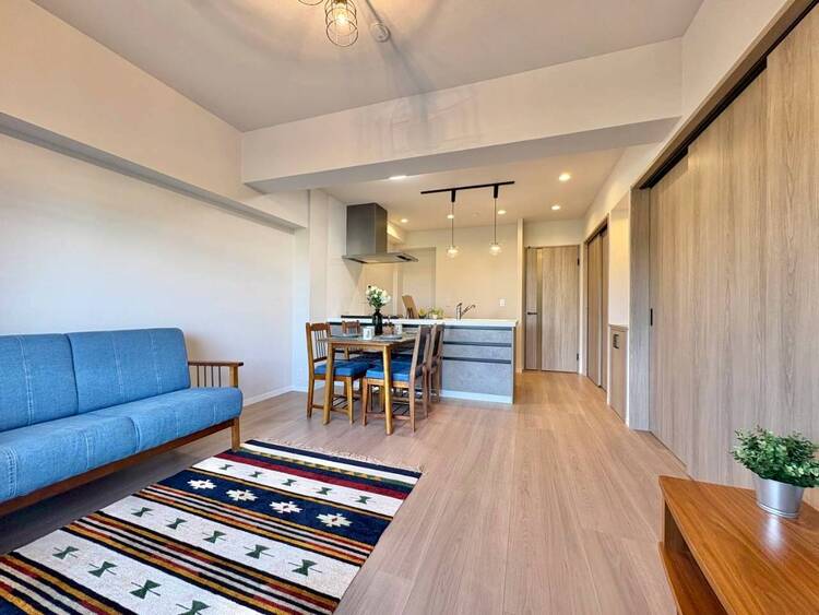 居間 快適に過ごす毎日を求めて、暮らしの中でご自身の「マイホーム」に創り上げてください。