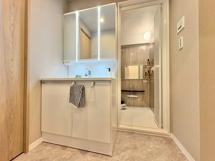 洗面 何かと物が増える場所だからこそ、スッキリと見映えの良い空間に。