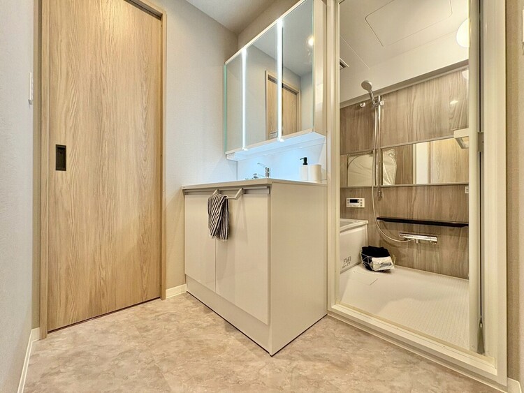 洗面 清潔感と心地よさを重視した、上質感漂うパウダールーム。