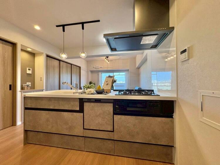 キッチン 洗練されたスタイリッシュなデザイン性と使いやすさを備えた仕様。