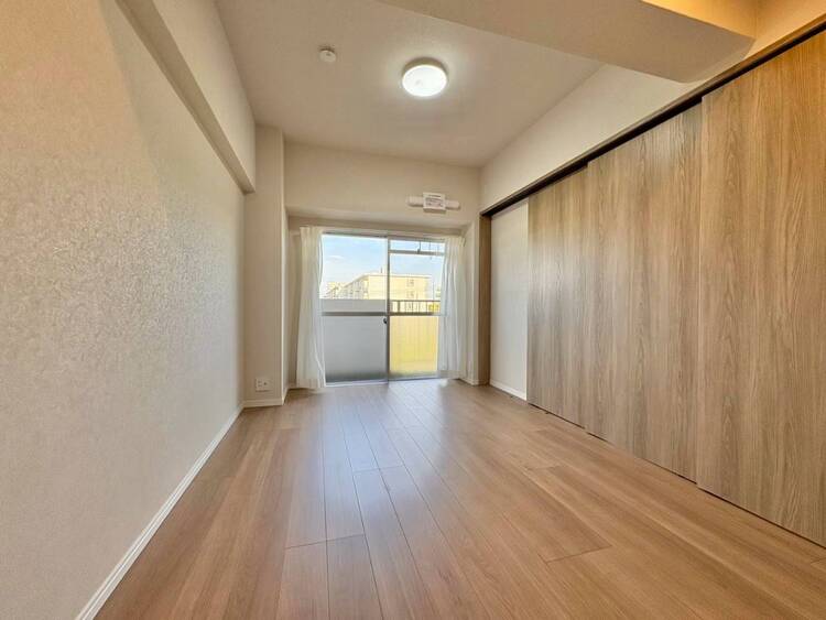 寝室 ベッドも十分に設置するスペースがあります。