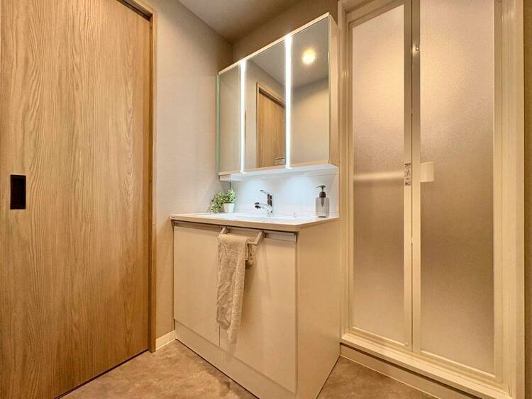 洗面 何かと物が増える場所だからこそ、スッキリと見映えの良い空間に。