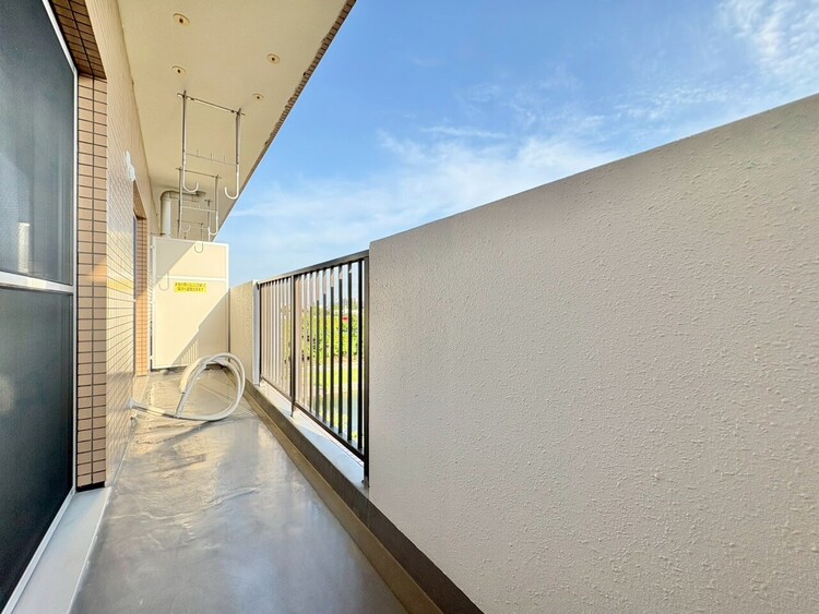 バルコニー 暮らしの中で、光と風を演出してくれるバルコニー。