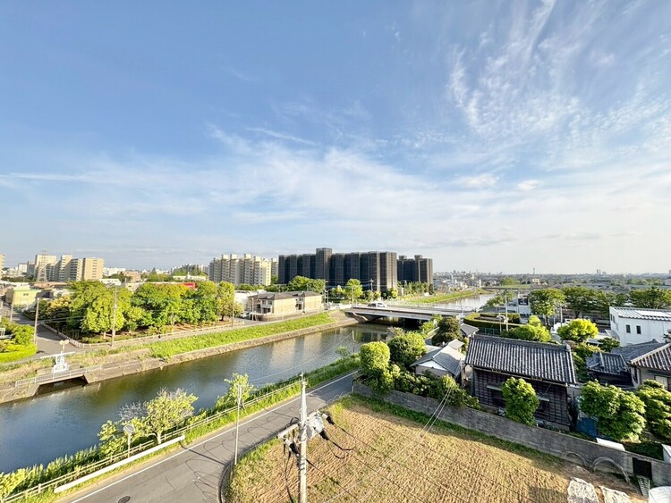 バルコニー 頬をなでる、優しい風を感じることが出来ます。