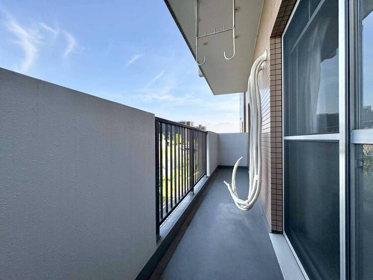 バルコニー 暮らしの中で、光と風を演出してくれるバルコニー。