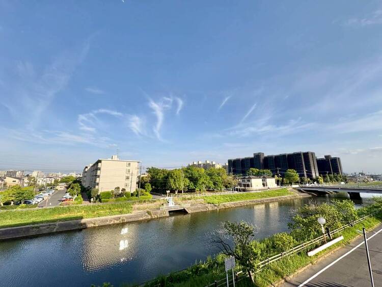 バルコニー 頬をなでる、優しい風を感じることが出来ます。