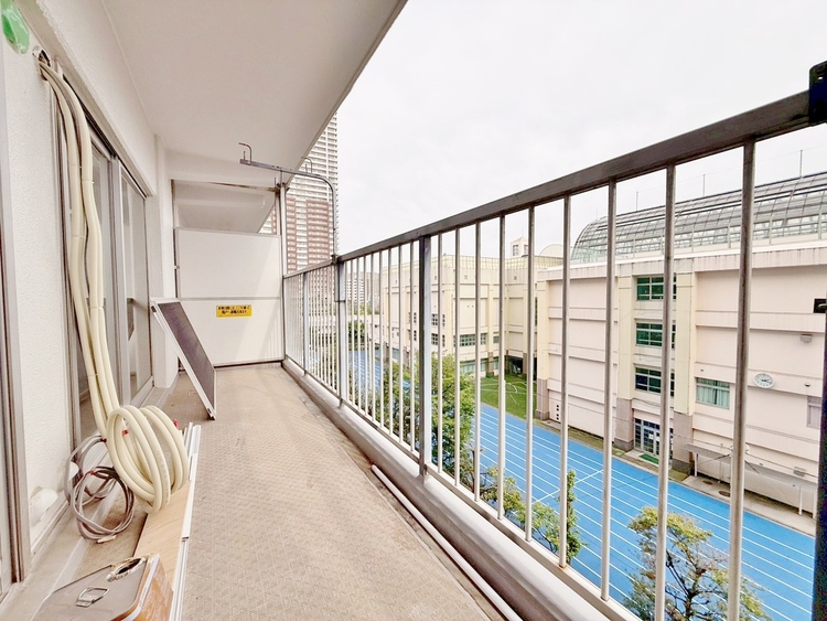 バルコニー 暮らしの中で、光と風を演出してくれるバルコニー。