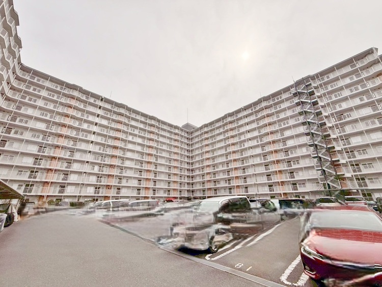 駐車場 本物件の駐車スペースです。車種制限のある場合もございますので、お気軽にお問い合わせくださいませ。