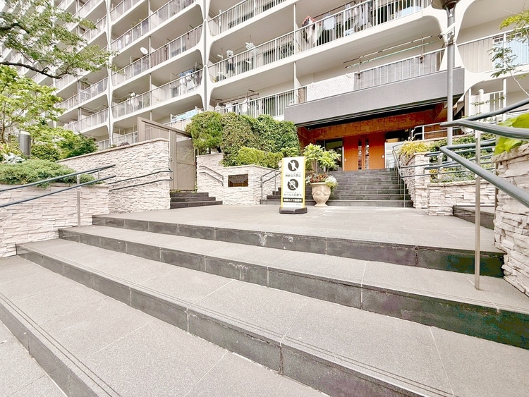 エントランス 外と内をつなぐエントランスは、まさに顔となる場所。