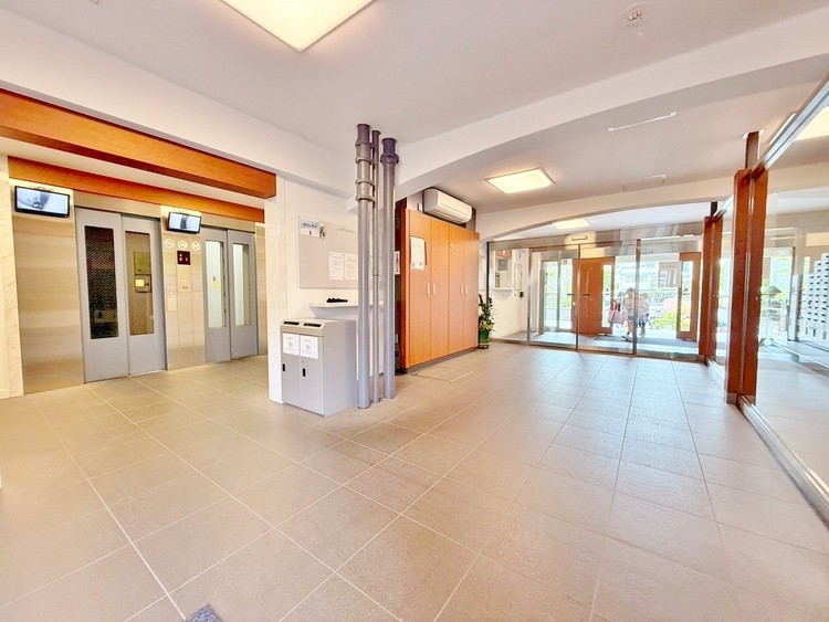 エントランス エントランス内部は、管理が行き届き清潔な共有スペースとなっています。