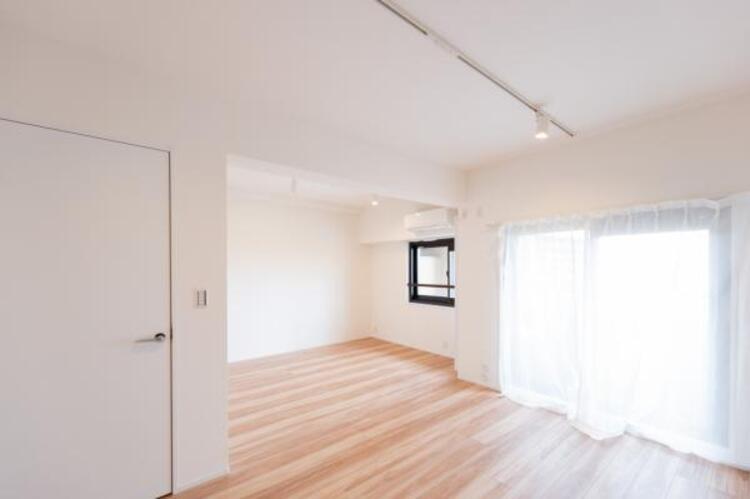 内装 ２部屋に間仕切りすることも可能です。追加４５万円